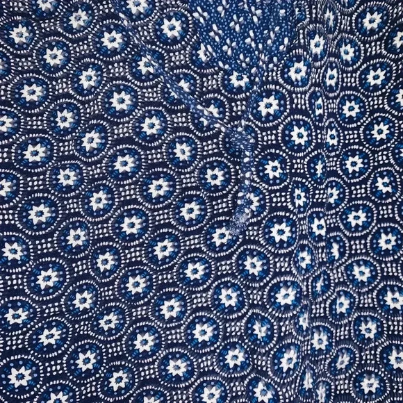 Old Navy Blouse - Picture 2 of 4